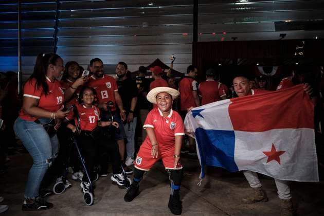 Fußball, WM Quali, Panama - El Salvador (251119) -- PANAMA CITY, Nov. 19, 2025 -- Fans of Panama celebrate after the 2026 FIFA World Cup, WM, Weltmeisterschaft, Fussball CONCACAF qualifier football match between Panama and El Salvador in Panama City, Panama, on Nov. 18, 2025. ) (SP)PANAMA-PANAMA CITY-FOOTBALL-2026 WORLD CUP QUALIFIERS-PANAMA VS EL SALVADOR XuxYongzheng 