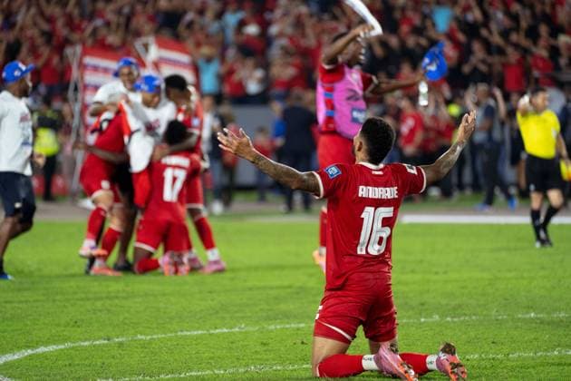 Sport Bilder des Tages Fußball, WM Quali, Panama - El Salvador (251119) -- PANAMA CITY, Nov. 19, 2025 -- Andres Andrade (front) of Panama celebrates during the 2026 FIFA World Cup, WM, Weltmeisterschaft, Fussball CONCACAF qualifier football match between Panama and El Salvador in Panama City, Panama, on Nov. 18, 2025. ) (SP)PANAMA-PANAMA CITY-FOOTBALL-2026 WORLD CUP QUALIFIERS-PANAMA VS EL SALVADOR XuxYongzheng 