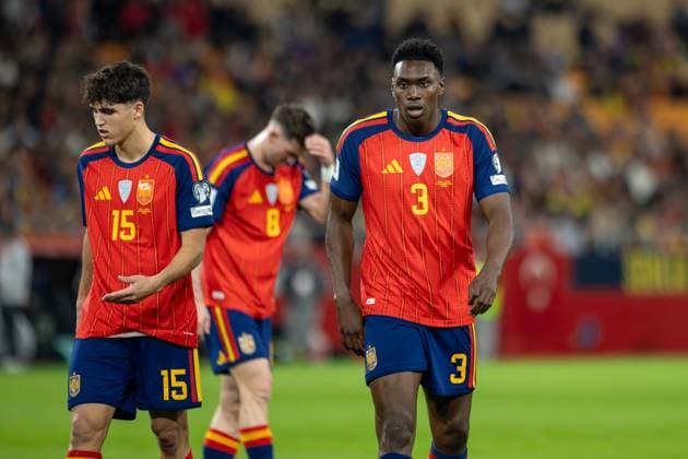 Spain v Turkiye - FIFA World Cup, WM, Weltmeisterschaft, Fussball 2026 Qualifier SEVILLE, SPAIN - NOVEMBER 18: Samu Aghehowa of Spain and FC Oporto looks on during to the FIFA World Cup 2026 qualifier match between Spain and Turkiye at Estadio de La Cartuja on November 18, 2025 in Seville, Spain. (Photos by Gabriel Colchero Photo Players Images Magara Press) Sevilla Estadio de la Cartuja Sevilla Spain Copyright: xGabrielxColcherox