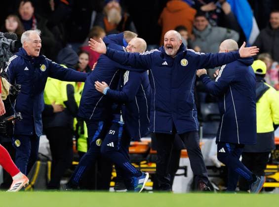 Scotland v Denmark, UEFA World Cup Qualifier 18.11.2025 Scotland v Denmark, World Cup Qualifier, Hampden Park: Steve Clarke celebrates  Copyright: xWilliexVassx NINTCHDBPICT001039448903