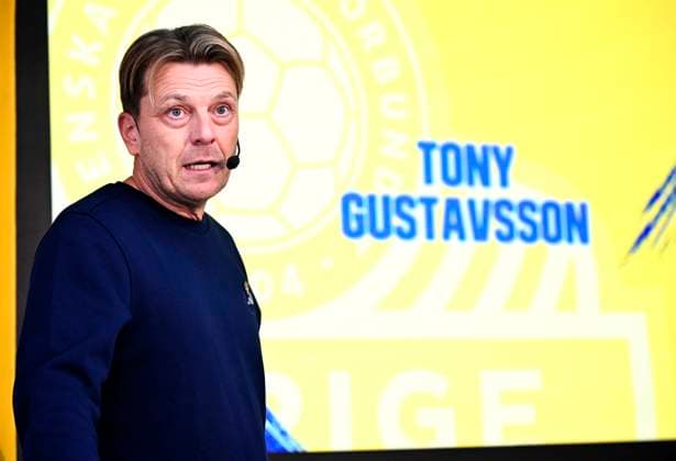 STOCKHOLM, SWEDEN 20251119 Womens national team coach Tony Gustavsson presents the squad for the Nations League match against France STOCKHOLM SWEDEN x10070x  Copyright: xJessicaxGow TTx DAMLANDSLAGETS TRUPP PRESENTERAS