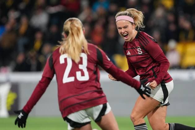 Switzerland UEFA Women s Europa Cup 2025 26 1 8 final, BSC YB Women vs AC Sparta Praha Stadion Wankdorf, Bern Franny Cerna 22 Sparta Praha celebrates after her goal with Elizabeth Ospeck 23 Sparta Praha Bern Stadion Wankdorf Bern Switzerland Copyright: xKjetilxWaberx