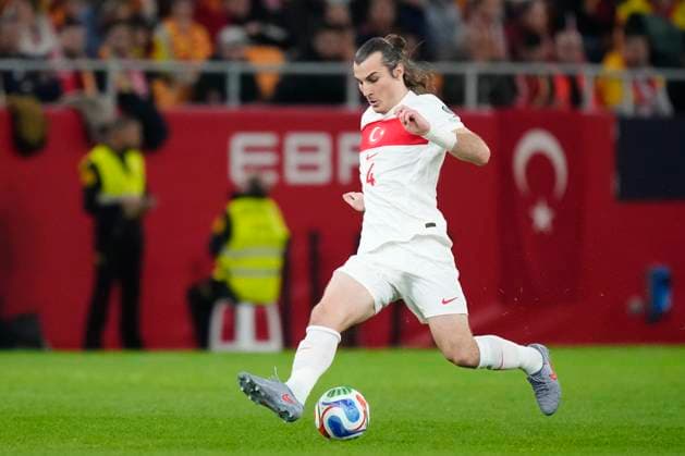 Spain v Türkiye - FIFA World Cup, WM, Weltmeisterschaft, Fussball 2026 Qualifier Ã‡aglar Soyuncu centre-back of Turkiye and Fenerbahce during the FIFA World Cup 2026 qualifier match between Spain and Türkiye at Estadio de La Cartuja on November 18, 2025 in Seville, Spain. Seville Spain  Copyright: xJosexBretonx originalFilename:bretonhernandez-spainvtr251118_npw8C.jpg