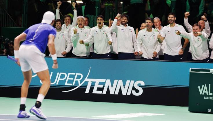 TENNIS - Davis Cup Final 8 BOLOGNA,ITALY,19.NOV.25 - TENNIS - ITF Davis Cup, Final 8, Italy vs Austria. Image shows the rejoicing of Matteo Berrettini (ITA) and his team.  GEPAxpictures xMatthiasxHauer