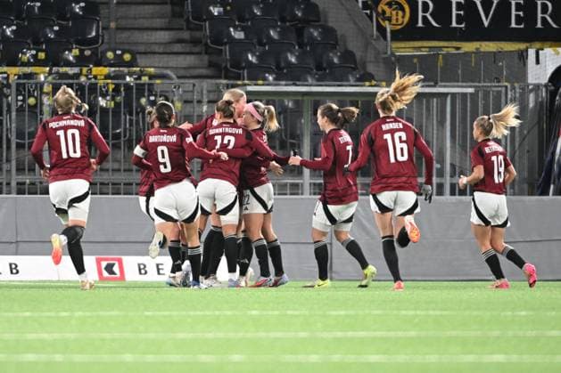 BERN, SWITZERLAND NOVEMBER 19 Franny Cerna of Sparta Praha c celebrating her sore 0 1 during the UEFA Women s Europa Cup 2025 26 Round of 16 Second Leg match between BSC Young Boys and AC Sparta Praha at Stadion Wankdorf on November 19, 2025 in Bern, Switzerland Bern Stadion Wankdorf Bern Switzerland Copyright: xJustPictures.ch ManuelxWinterbergerx jp-en-EuSpIm-MWI_5354
