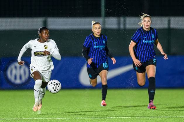 251119 Monica Jusu Bah of Häcken and Lina Magull and Karolina Vilhjalmsdottir of Inter during the UEFA Women s Europa Cup between Inter and Häcken on November 19, 2025 in Milano Photo Daniel Stiller BILDBYRAN kod DS DS0528 fotboll football soccer fotball europa cup inter häcken uefa womens europa cup dam bbeng  Copyright: DANIELxSTILLER BB251119DS011