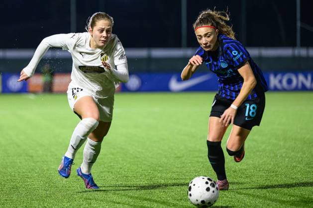 251119 Alice Bergström of Häcken and Benedetta Glionna of Inter during the UEFA Women s Europa Cup between Inter and Häcken on November 19, 2025 in Milano Photo Daniel Stiller BILDBYRAN kod DS DS0528 fotboll football soccer fotball europa cup inter häcken uefa womens europa cup dam bbeng  Copyright: DANIELxSTILLER BB251119DS013