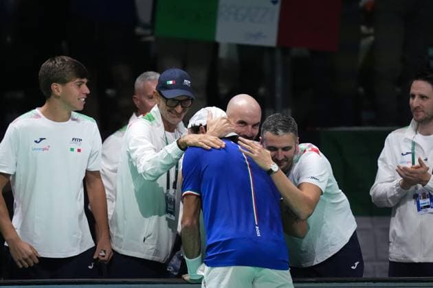Matteo Berrettini celebrates for the victory at the end of the Davis Cup Finals 2025 Quarterfinals match between Matteo Berrettini (Italy) and Jurij Rodionov (Austria) at Bologna Fiere, Bologna, Italy - November 19, 2025. - Tennis.  Copyright: xMassimoxPaolone LaPressex