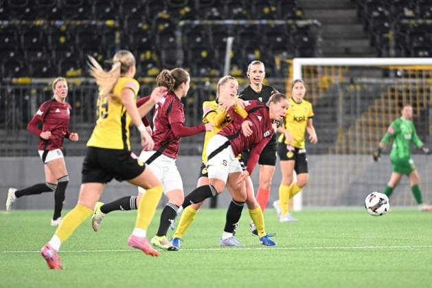 BERN, SWITZERLAND NOVEMBER 19 Athena Kuehn of Young Boys l against Michaela Khyrova of Sparta Praha r during the UEFA Women s Europa Cup 2025 26 Round of 16 Second Leg match between BSC Young Boys and AC Sparta Praha at Stadion Wankdorf on November 19, 2025 in Bern, Switzerland Bern Stadion Wankdorf Bern Switzerland Copyright: xJustPictures.ch ManuelxWinterbergerx jp-en-EuSpIm-MWI_5394