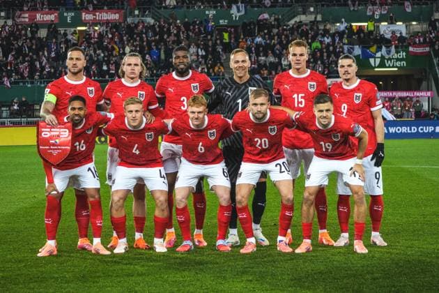 Fussball Österreich, FIFA WM Qualifikation Europa UEFA 2026, Spieltag 10 - ÖFB Österreich vs. Bosnien und Herzegowina NFSBIH - Ernst-Happel-Stadion (Wien, Österreich): Teamfoto Mannschaftsfoto Österreich *** Football Austria, FIFA World Cup Qualification Europe UEFA 2026, Matchday 10 ÖFB Austria vs Bosnia and Herzegovina NFSBIH Ernst Happel Stadium Vienna, Austria Team photo Team photo Austria Copyright: xLukasxBierederx