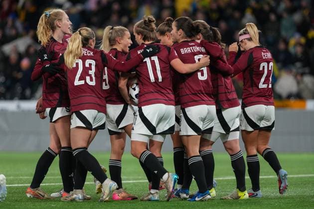 Switzerland UEFA Women s Europa Cup 2025 26 1 8 final, BSC YB Women vs AC Sparta Praha Stadion Wankdorf, Bern Michaela Khyrova 11 Sparta Praha celebrates after her goal for 3 0 with Team Bern Stadion Wankdorf Bern Switzerland Copyright: xKjetilxWaberx