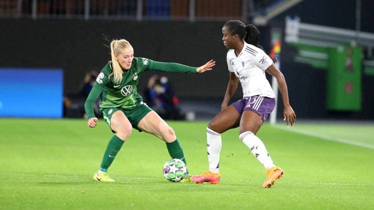 VfL vs Manchester, CL Women Wolfsburg, 19 11 2025, FOOTBALL VfL Wolfsburg vs Manchester United, Champions League Women, Season 2025 26 Camilla Küver VfL Wolfsburg , Simi Awujo Manchester United Wolfsburg