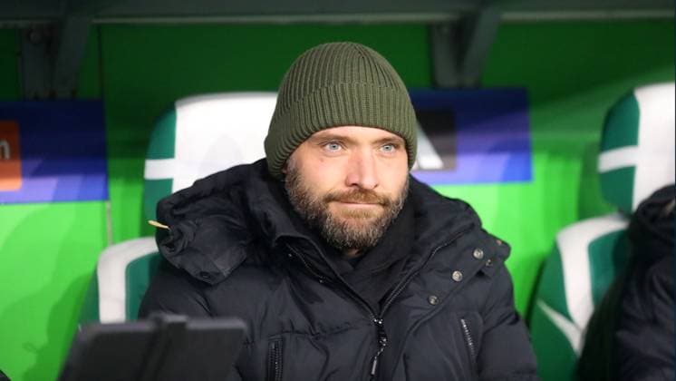 VfL vs. Manchester, CL Frauen Wolfsburg, 19.11.2025, FUßBALL - VfL Wolfsburg vs. Manchester United, ManU Champions League Frauen, Saison 2025 26. Cheftrainer Stephan Lerch (VfL Wolfsburg) Wolfsburg