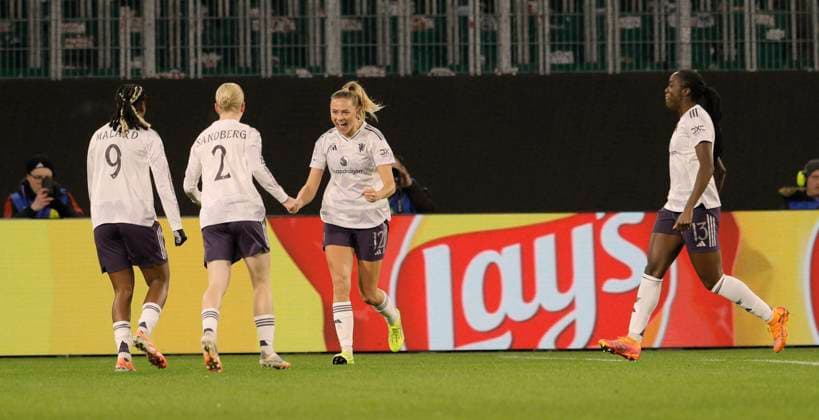 Foto : Torjubel bei den Briten nach dem 0-1 Führungstreffer von Fridolina Rolfö (Manchester) Fussball Championsleague der Frauen am Mi. 19.11.2025 VfL Wolfsburg - Manchester United, ManU