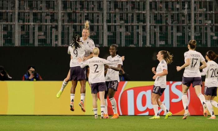 Foto : Torjubel bei den Briten nach dem 0-1 Führungstreffer von Fridolina Rolfö (Manchester) Fussball Championsleague der Frauen am Mi. 19.11.2025 VfL Wolfsburg - Manchester United, ManU
