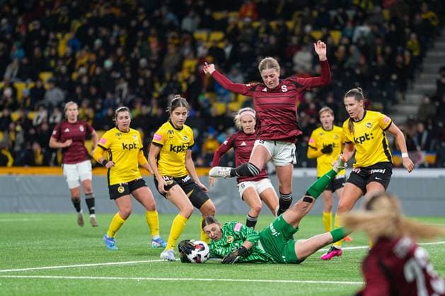 Switzerland UEFA Women s Europa Cup 2025 26 1 8 final, BSC YB Women vs AC Sparta Praha Stadion Wankdorf, Bern Goalkeeper Jara Ackermann 1 YB Women in action Bern Stadion Wankdorf Bern Switzerland Copyright: xKjetilxWaberx