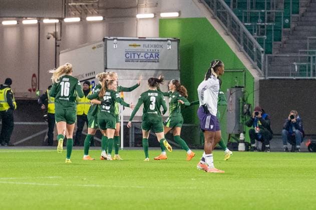 Germany, Football, UEFA, Womens Champions League, Matchday 4 2025 2026 VfL Wolfsburg Manchester United on 19 11 in Wolfsburg Volkswagen Arena Goal celebration 1 1 Ella Peddemors VfL Wolfsburg 5 Copyright: xSvenxHeidmannx