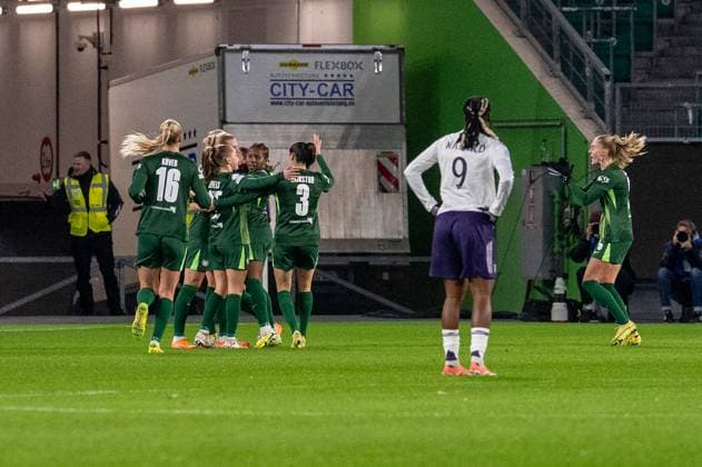 Germany, Football, UEFA, Womens Champions League, Matchday 4 2025 2026 VfL Wolfsburg Manchester United on 19 11 in Wolfsburg Volkswagen Arena Goal celebration 1 1 Ella Peddemors VfL Wolfsburg 5 Copyright: xSvenxHeidmannx