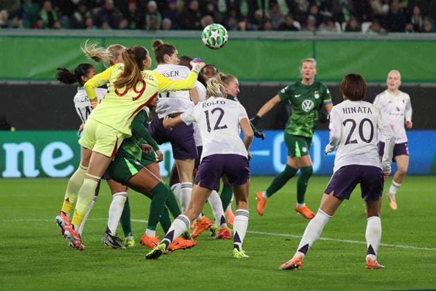 VfL vs Manchester, CL Women Wolfsburg, 19 11 2025, FOOTBALL VfL Wolfsburg vs Manchester United, Champions League Women, Season 2025 26 Goalkeeper Safia Middleton Patel Manchester United , Fridolina Rolfo Manchester United , Wolfsburg