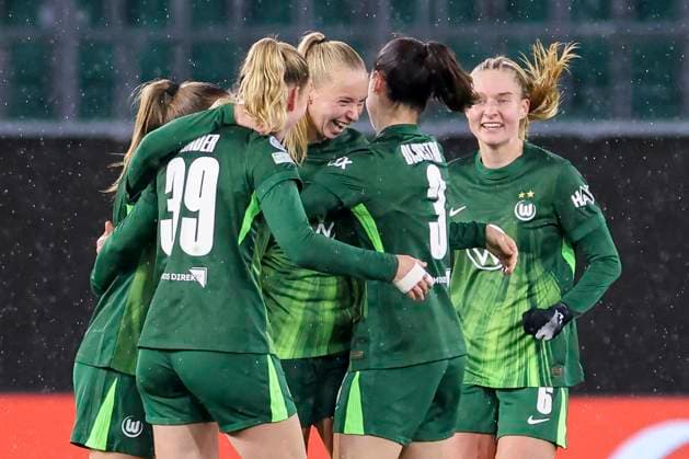 Ella Peddemors VfL Wolfsburg celebrates her goal with teammates, UEFA Women s Champions League 2025 26 League Phase MD4, VfL Wolfsburg v Manchester United Women, VfL Wolfsburg Arena on November 19, 2025 in Wolfsburg, Germany Photo by Marco Steinbrenner DeFodi Images Ella Peddemors VfL Wolfsburg celebrates her goal with teammates, UEFA Women s Champions League 2025 26 League Phase MD4, VfL Wolfsburg v Manchester United Women, VfL Wolfsburg Arena, November 19, 2025 in Wolfsburg, Germany Photo by Marco Steinbrenner DeFodi Images