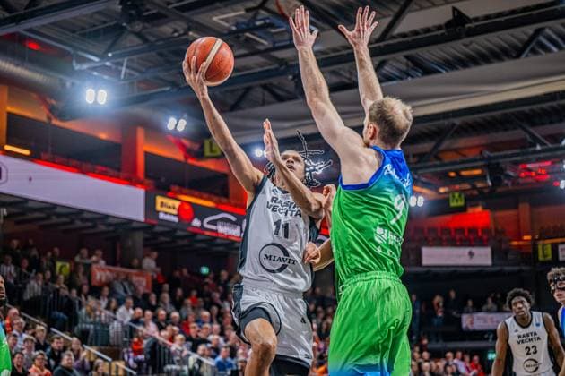 Basketball FIBA Europe Cup, Season 2025 2026, Men, Main round, Group stage, 6 Matchday, 19 11 2025, RASTA Vechta Dinamo BDS Sassari Alonzo Verge 11 RASTA Vechta at the Korbleger Vechta RASTA Dome Niedersachsen Germany