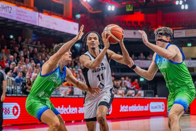 Basketball FIBA Europe Cup, Season 2025 2026, Men, Main Round, Group Stage, Matchday 6, 19 11 2025, RASTA Vechta Dinamo BDS Sassari Alonzo Verge 11 RASTA Vechta in action Vechta RASTA Dome Lower Saxony Germany