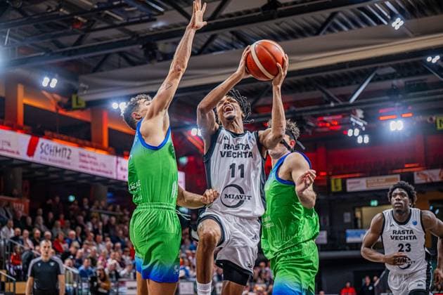 Basketball FIBA Europe Cup, Season 2025 2026, Men, Main round, Group stage, 6 Matchday, 19 11 2025, RASTA Vechta Dinamo BDS Sassari Alonzo Verge 11 RASTA Vechta at the Korbleger Vechta RASTA Dome Niedersachsen Germany