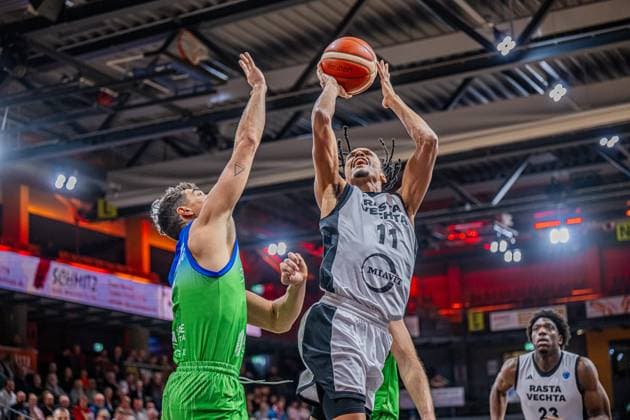 Basketball FIBA Europe Cup, Season 2025 2026, Men, Main round, Group stage, 6 Matchday, 19 11 2025, RASTA Vechta Dinamo BDS Sassari Alonzo Verge 11 RASTA Vechta at the Korbleger Vechta RASTA Dome Niedersachsen Germany