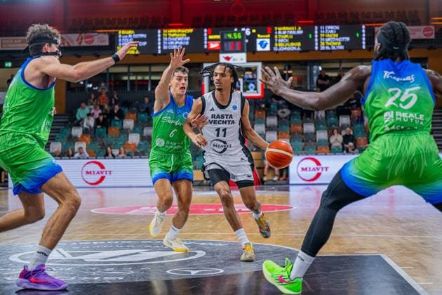Basketball FIBA Europe Cup, Season 2025 2026, Men, Main Round, Group Stage, Matchday 6, 19 11 2025, RASTA Vechta Dinamo BDS Sassari Alonzo Verge 11 RASTA Vechta in action Vechta RASTA Dome Lower Saxony Germany