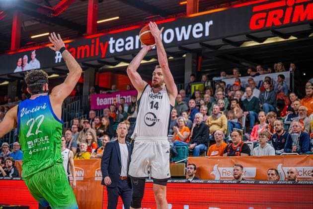 Basketball FIBA Europe Cup, Season 2025 2026, Men, Main Round, Group Stage, 6 Matchday, 19 11 2025, RASTA Vechta Dinamo BDS Sassari Philipp Herkenhoff 14 RASTA Vechta at Jumpshot Vechta RASTA Dome Lower Saxony Germany