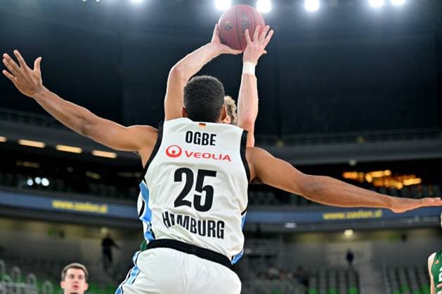 Ljubljana, Slovenia, November 19 2025, Jaka Blazic of Cedevita Olimpija (R) in action against Kenneth Ogbe of Veolia Towers (L) during the BKT EuroCup basketball match between Cedevita Olimpija (Slovenia) and Veolia Towers (Germany) at Arena Stozice, Ljubljana, Slovenia. (Photo by Igor Kupljenik Sports Press Photo) Copyright: xIgorxKupljenikx xSPPx Sportspressphoto_SPR63659