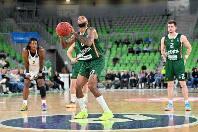 Ljubljana, Slovenia, November 19 2025, Dj Stewart of Cedevita Olimpija (C) in action during the BKT EuroCup basketball match between Cedevita Olimpija (Slovenia) and Veolia Towers (Germany) at Arena Stozice, Ljubljana, Slovenia. (Photo by Igor Kupljenik Sports Press Photo) Copyright: xIgorxKupljenikx xSPPx Sportspressphoto_SPR63666