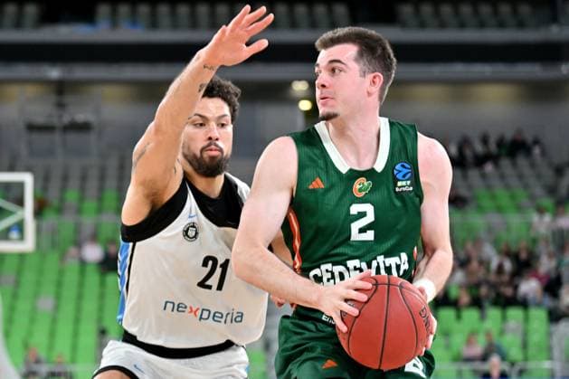 Ljubljana, Slovenia, November 19 2025, Joseph Girard III of Cedevita Olimpija (R) in action against Devon Daniels IV of Veolia Towers (L) during the BKT EuroCup basketball match between Cedevita Olimpija (Slovenia) and Veolia Towers (Germany) at Arena Stozice, Ljubljana, Slovenia. (Photo by Igor Kupljenik Sports Press Photo) Copyright: xIgorxKupljenikx xSPPx Sportspressphoto_SPR63668