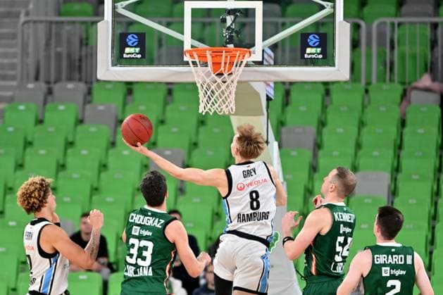 Ljubljana, Slovenia, November 19 2025, Jared Grey of Veolia Towers (C) in action against Nikos Chougkaz of Cedevita Olimpija (2L) during the BKT EuroCup basketball match between Cedevita Olimpija (Slovenia) and Veolia Towers (Germany) at Arena Stozice, Ljubljana, Slovenia. (Photo by Igor Kupljenik Sports Press Photo) Copyright: xIgorxKupljenikx xSPPx Sportspressphoto_SPR63673