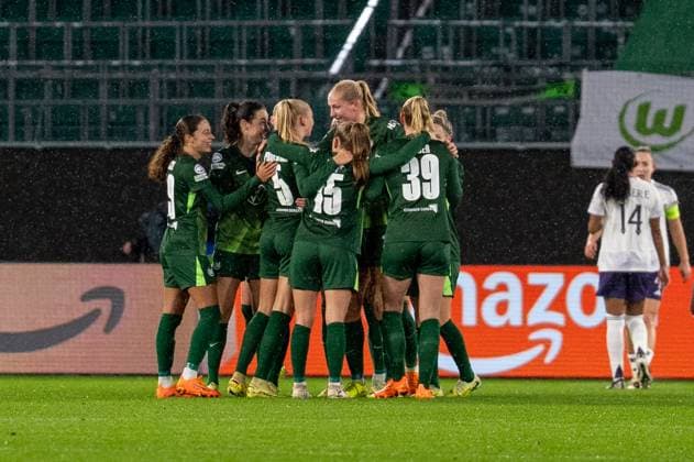 Germany, Football, UEFA, Womens Champions League, Matchday 4 2025 2026 VfL Wolfsburg Manchester United on 19 11 in Wolfsburg Volkswagen Arena Goal celebration 2 1 Ella Peddemors VfL Wolfsburg 5 Copyright: xSvenxHeidmannx