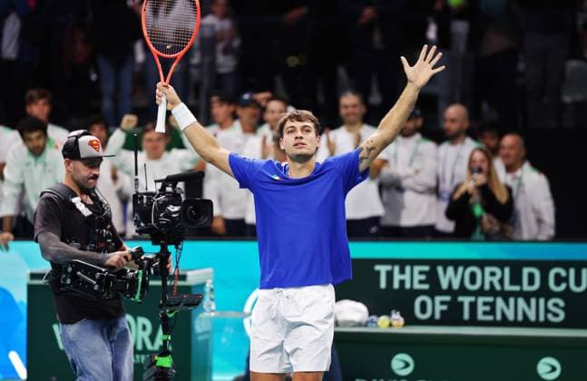 TENNIS - Davis Cup Final 8 BOLOGNA,ITALY,19.NOV.25 - TENNIS - ITF Davis Cup, Final 8, Italy vs Austria. Image shows the rejoicing of Flavio Cobollii (ITA).  GEPAxpictures xMatthiasxHauer