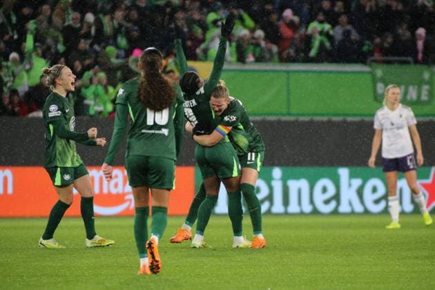 19 11 2025, xgrfx, Football UEFA WomenÂs Champions League, VfL Wolfsburg Manchester United v l Tor, Lineth Beerensteyn VfL Wolfsburg DFL DFB REGULATIONS PROHIBIT ANY USE OF PHOTOGRAPHS as IMAGE SEQUENCES and or QUASI VIDEO Wolfsburg
