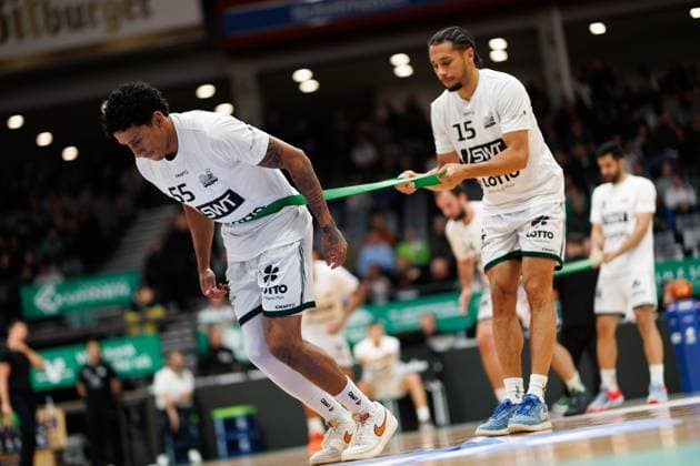 Jordan Roland Gladiators Trier and Eli Brooks Gladiators Trier during warm-up, Vet Concept Gladiators Trier vs Science City Jena, Basketball, easyCredit BBL, Matchday 8, Season 2025 2026, 19 11 2025 Vet Concept Gladiators Trier vs Science City Jena, Basketball, easyCredit BBL, Matchday 8, Season 2025 2026, 19 11 2025 Copyright: xEibner-Pressefoto AlexanderxNeisx EP_ANS