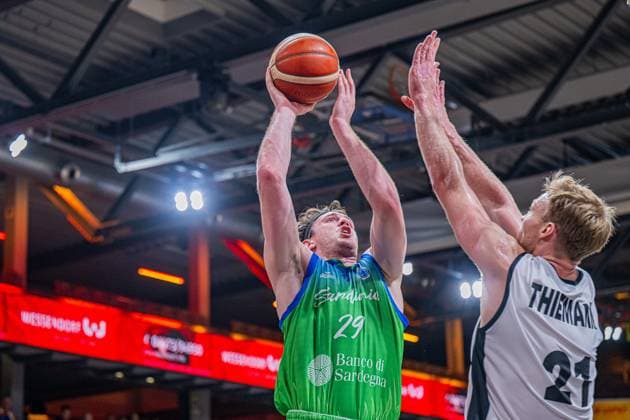 Basketball FIBA Europe Cup, Season 2025 2026, Men, Main round, Group stage, 6 Matchday, 19 11 2025, RASTA Vechta Dinamo BDS Sassari Nicholas McGlynn 29 Dinamo BDS Sassari at the basket Vechta RASTA Dome Lower Saxony Germany