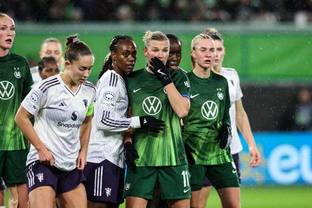 Alexandra Popp VfL Wolfsburg,11 and Janina Minge VfL Wolfsburg,6 Womens Champions League season 2025 2026 VfL Wolfsburg vs Manchester United at the Volkswagen Arena in Wolfsburg Action,soccer,woman,women,ladies,Germany,19 11 2025