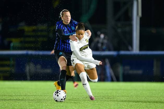 251119 Irene Santi of Inter and Felicia Schröder of Häcken during the UEFA Women s Europa Cup between Inter and Häcken on November 19, 2025 in Milano Photo Daniel Stiller BILDBYRAN kod DS DS0528 fotboll football soccer fotball europa cup inter häcken uefa womens europa cup dam bbeng  Copyright: DANIELxSTILLER BB251119DS028