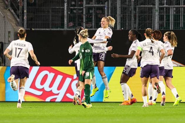 Goal celebration goal scorer Fridolina Rolfö Manchester United,12 scores to 0 1 Champions League womens season 2025 2026 VfL Wolfsburg vs Manchester United at the Volkswagen Arena in Wolfsburg action,soccer,woman,women,ladies,Germany,19 11 2025