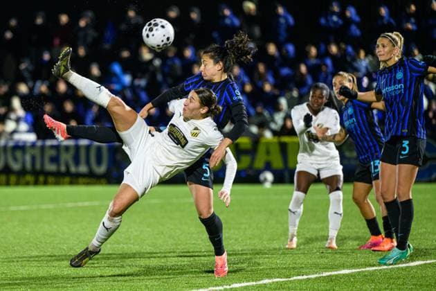 251119 Tabby Tindell of Häcken and Ivana of Inter during the UEFA Women s Europa Cup between Inter and Häcken on November 19, 2025 in Milano Photo Daniel Stiller BILDBYRAN kod DS DS0528 fotboll football soccer fotball europa cup inter häcken uefa womens europa cup dam bbeng  Copyright: DANIELxSTILLER BB251119DS029
