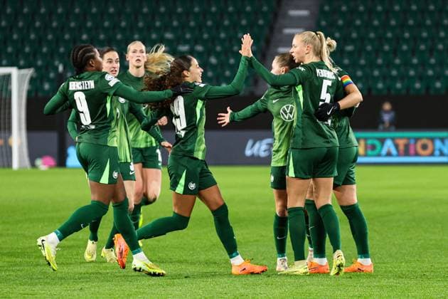 Goal celebration goal scorer Ella Peddemors VfL Wolfsburg,5 scores to 1 1 Champions League womens season 2025 2026 VfL Wolfsburg vs Manchester United at the Volkswagen Arena in Wolfsburg action,soccer,woman,women,ladies,Germany,19 11 2025