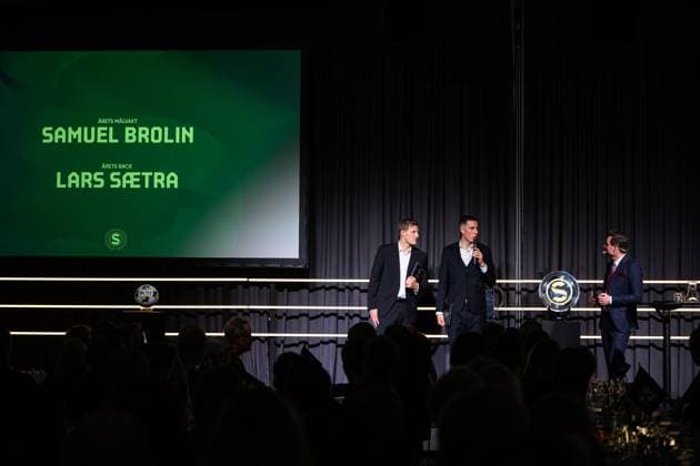 251119 Kalmar FFs goalkeeper Samuel Brolin and Lars Saetra receive the award for the years goalkeeper and the years back in Superettan during Allsvenskans Grand Prize on November 19, 2025 in Stockholm  Copyright: EMMAxWALLSKOG BB251119EW024