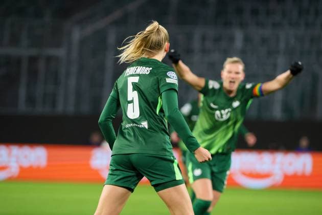 Wolfsburg, Germany 19 November 2025 Champions League Women 2025 2026 VfL Wolfsburg vs Manchester United In the picture Goalscorer Ella Peddemors VfL scores the goal to make it 1 1 for Wolfsburg and cheers AOK Stadion Niedersachsen Copyright: xFotostandx xFantinix