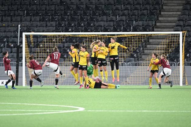 BERN, SWITZERLAND NOVEMBER 19 Michaela Khyrova of Sparta Praha scoring the Goal 0 4 during the UEFA Women s Europa Cup 2025 26 Round of 16 Second Leg match between BSC Young Boys and AC Sparta Praha at Stadion Wankdorf on November 19, 2025 in Bern, Switzerland Bern Stadion Wankdorf Bern Switzerland Copyright: xJustPictures.ch ManuelxWinterbergerx jp-en-EuSpIm-MWI_5535