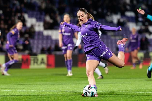 WOMEN SOCCER - EC, A.Wien vs Anderlecht VIENNA,AUSTRIA,19.NOV.25 - WOMEN SOCCER - UEFA Women s Europa Cup, round of 16, FK Austria Wien vs RSC Anderlecht. Image shows Modesta Uka (A.Wien).  GEPAxpictures xArminxRauthner
