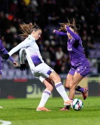 WOMEN SOCCER - EC, A.Wien vs Anderlecht VIENNA,AUSTRIA,19.NOV.25 - WOMEN SOCCER - UEFA Women s Europa Cup, round of 16, FK Austria Wien vs RSC Anderlecht. Image shows Tine De Caigny (Anderlecht) and Modesta Uka (A.Wien).  GEPAxpictures xArminxRauthner