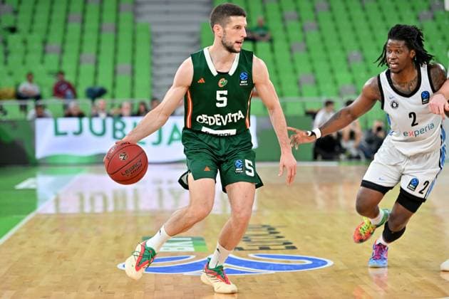 Ljubljana, Slovenia, November 19 2025, Aleksej Nikolic of Cedevita Olimpija (L) in action against Leonard Thorpe of Veolia Towers (R) during the BKT EuroCup basketball match between Cedevita Olimpija (Slovenia) and Veolia Towers (Germany) at Arena Stozice, Ljubljana, Slovenia. (Photo by Igor Kupljenik Sports Press Photo) Copyright: xIgorxKupljenikx xSPPx Sportspressphoto_SPR63684